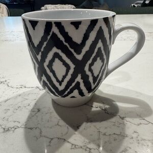 Geometric Black and White Mug